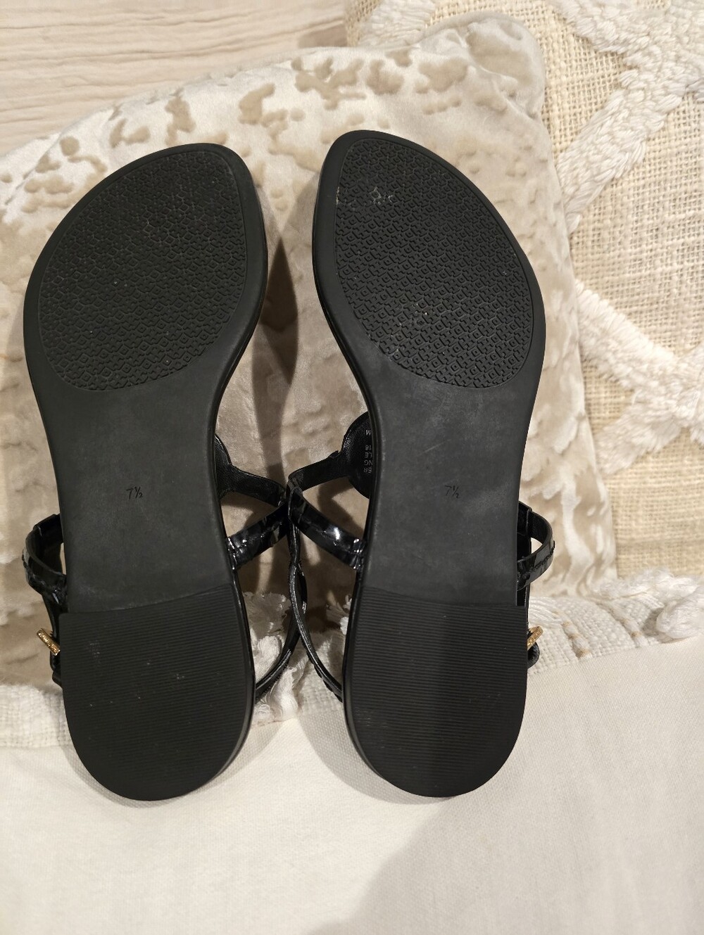 Tory Burch Black Patent Logo Thong Sandals - Picture 4 of 5